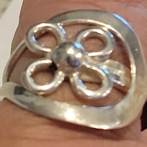 STERLING SILVER 925 BEAUTIFUL VINTAGE RING.SIZE 8